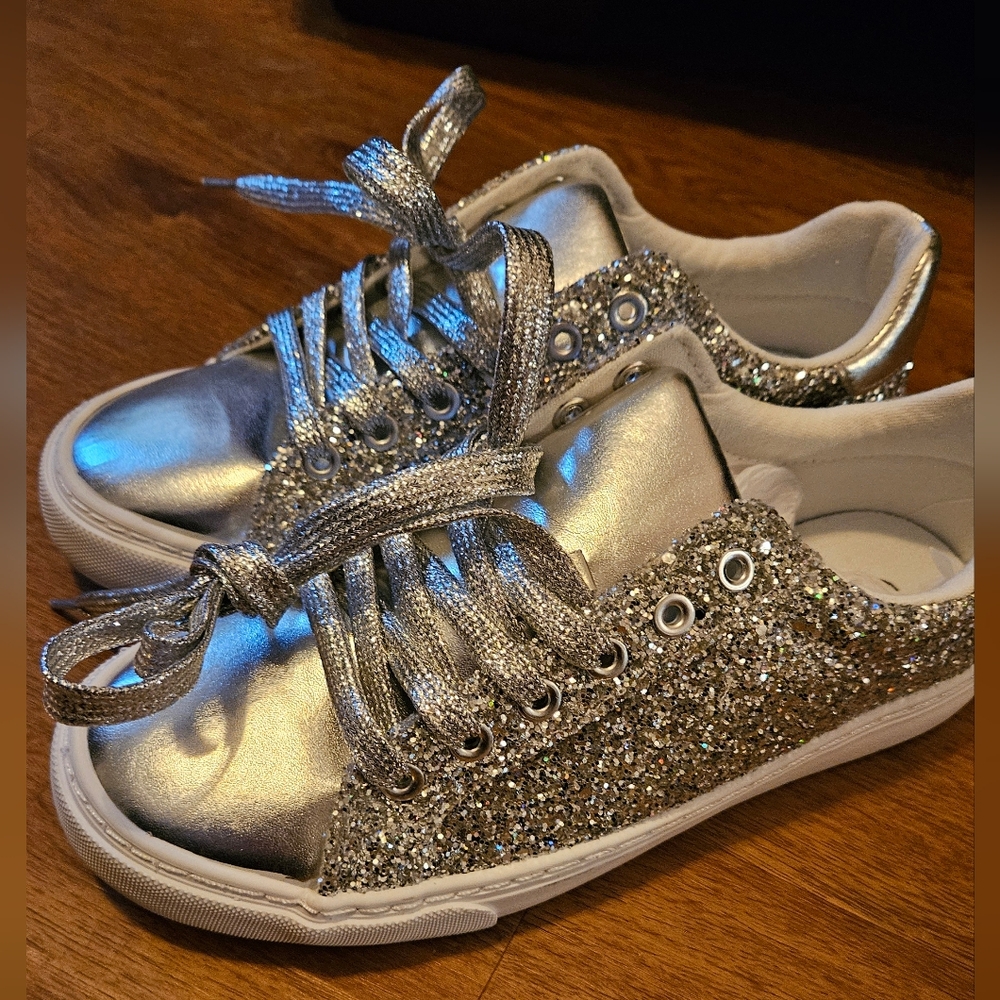 Women's glittery sneakers size 8. NWOT
